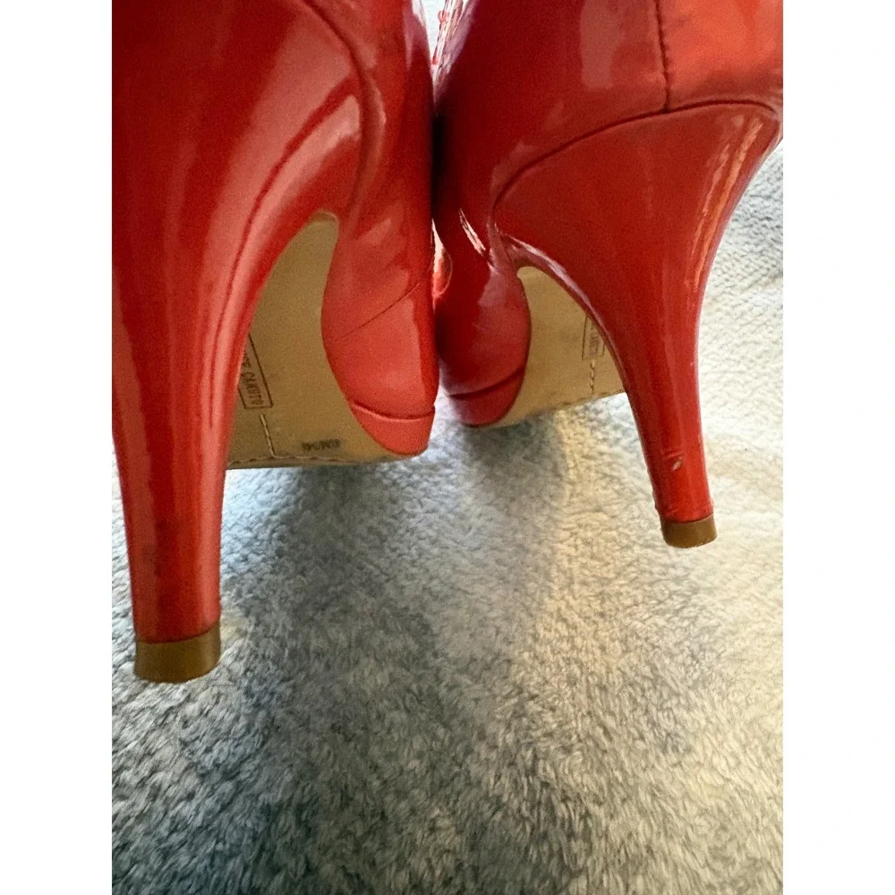 Vince Camuto Womens Coral Orange Patent Leather Pumps Almond‎ Toe Heel Size 4.5
